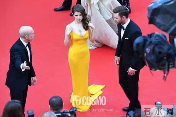 OMG - 把戛纳红毯走成田径比赛,她有真功夫