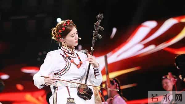 “小仙女”阿兰秀二胡唱藏歌,广东卫视春晚民族风真够浓