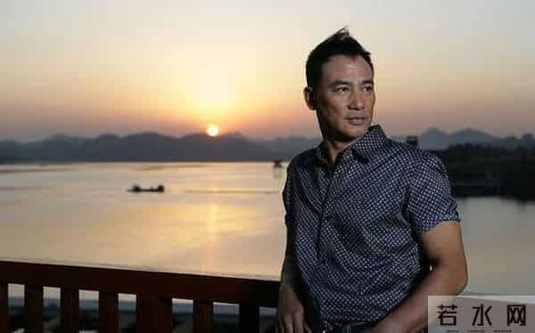 父亲被杀,被逼拍风月片,苦熬46年,任达华终成大佬