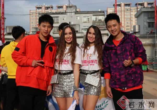 傻傻分不清！千余对双胞齐聚云南墨江共庆第十五届双胞胎节