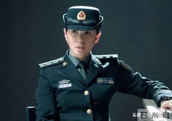 矫揉造作就别演军旅剧了，这8位女星告诉你，什么叫飒爽军人气质