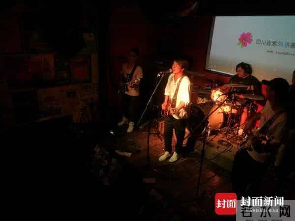 凡人歌|民谣歌手杨沐:希望年轻人听我的歌就像打了鸡血