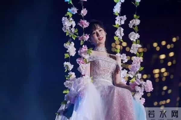 跨年晚会杨幂、杨紫假唱被质疑,张韶涵谢霆锋真唱也翻车!