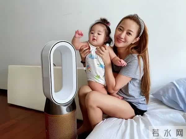 39岁女歌手听力只剩两成,左耳时常出血,此前还患恐慌症长达14年