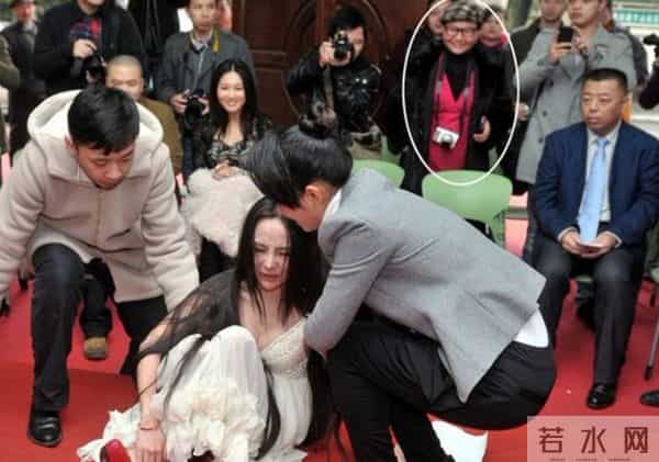 梁咏琪颁奖礼摔倒,而女星摔倒也不止她一个