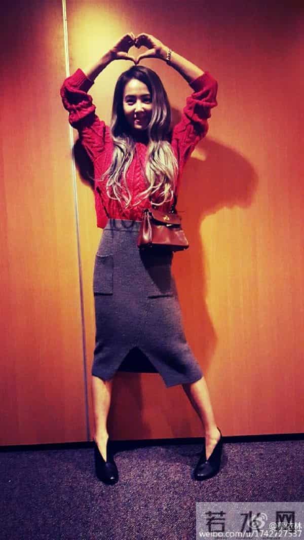 蔡依林与男友锦荣一起看演唱会 不知为何关闭了微博评论