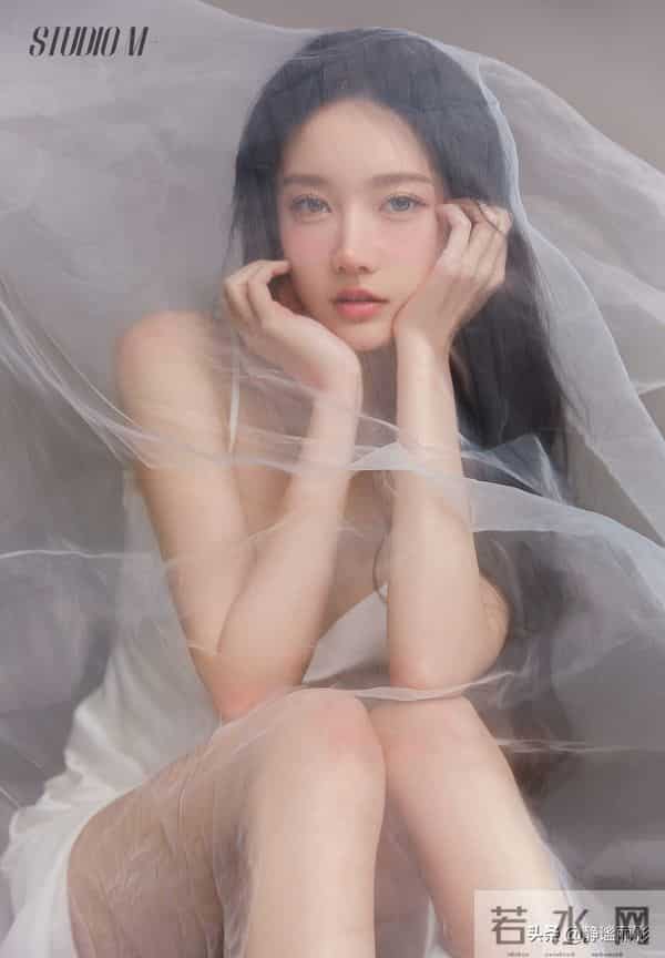 【绝美】白衣校花与大长腿女神轻纱写真