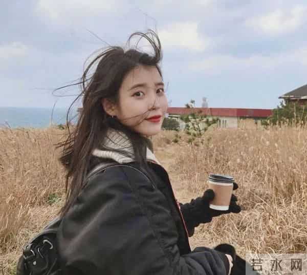 IU因长得丑被拒绝20次,如今成为韩国第一女solo,有人后悔了