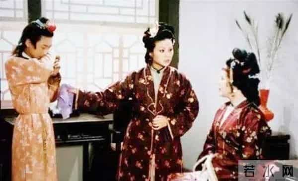 他因为长得丑，饰演了87版《红楼梦》的贾环，今成斯文儒雅萌大叔