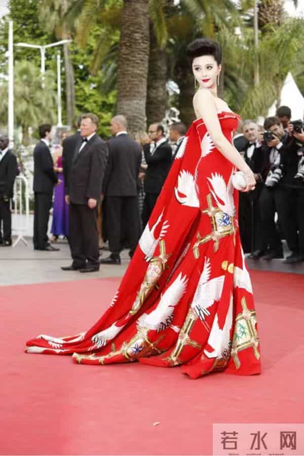 红毯女王范冰冰,戛纳电影节霸气略减,回顾曾经高光时刻