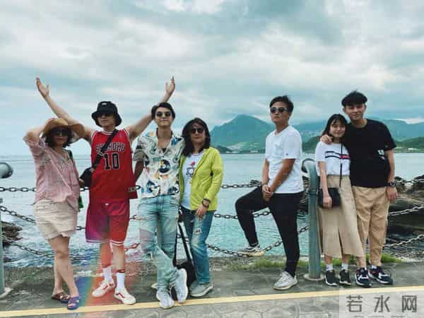 31岁邱胜翊晒近况，10年间为父还债上百万，出道14年仍买不起房