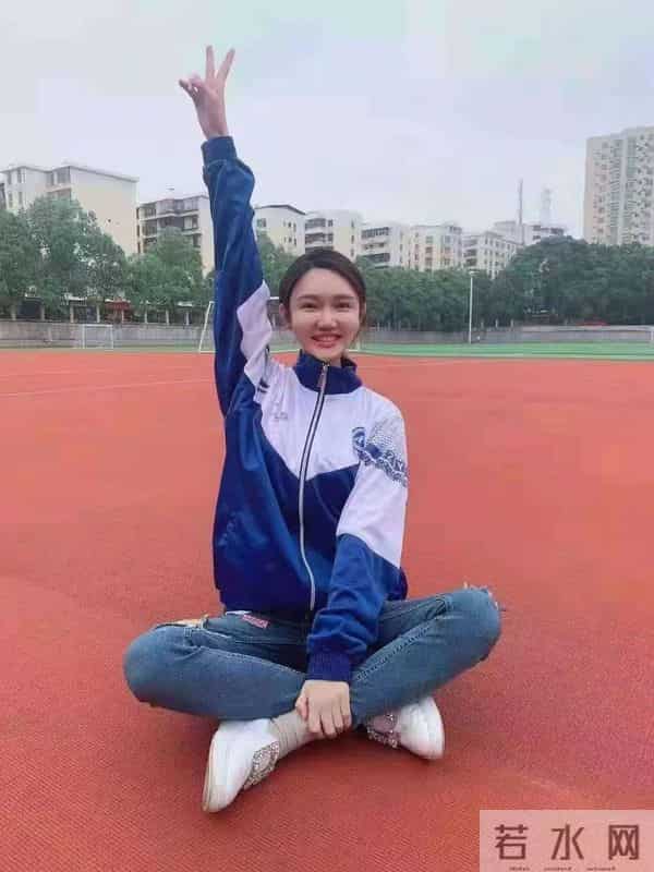 实力备受质疑,为何还能被力捧?“嘴瓢主持人”龙洋的故事不简单