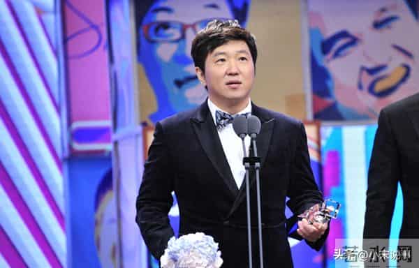 韩国男星海外旅游被误认为是中国人，瞬间脸色大变，对着镜头发怒_0