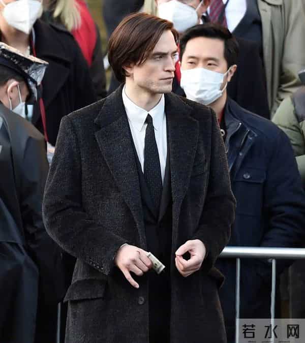 新版蝙蝠侠杀青!暮光之城男主接位令人期待,称失败就拍成人电影