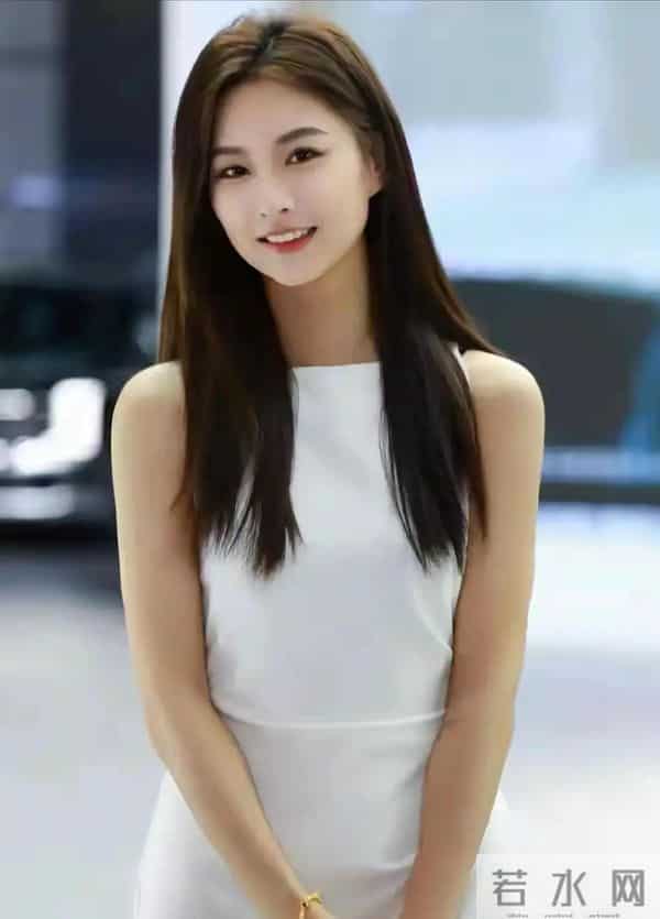 苏一宁,身高177厘米,体重56公斤,车模姐姐,人称少妇天花板