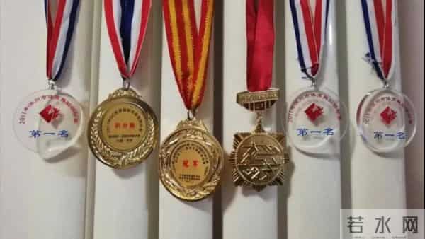 点赞“火箭少女”!北影女孩增重20斤,考上公务员又报名参军