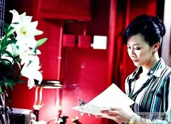 60岁刘嘉玲晒与梁朝伟、陈冠希合照,网友惊呼:梦回《无间道》!