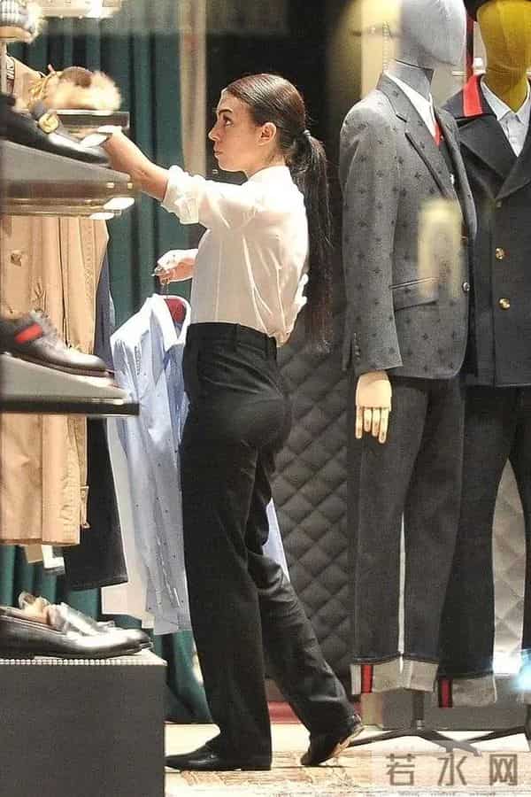 还没结婚就当3个娃后妈，她的恋情价值几亿？