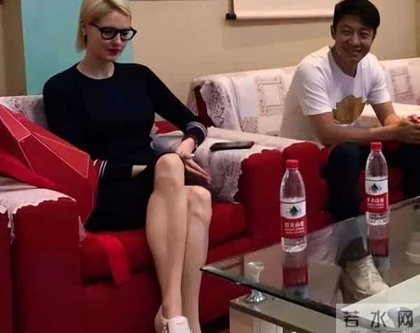 “白富美”李白：五洲辣妹，北大博士，为何能让撒贝宁神魂颠倒？