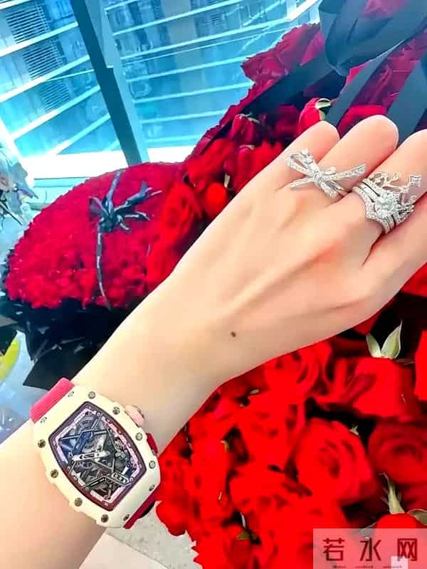 珂言珂语“整容，隆胸，炫富，虐恋，专钓富男”，黄晓明摊上事了