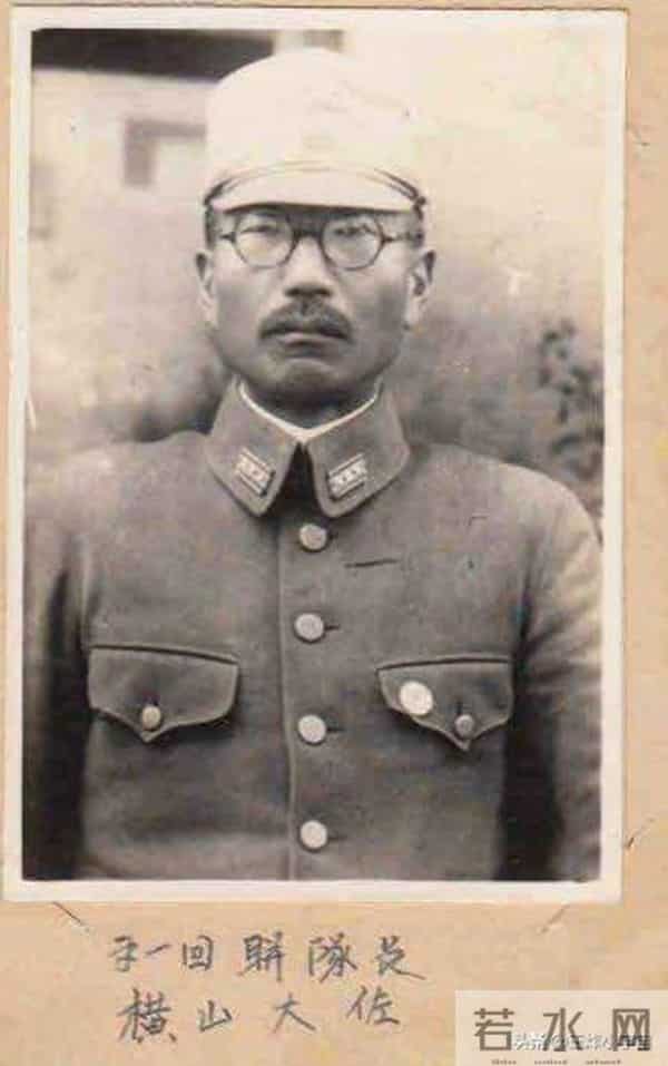 日军少将下马步行，突然脚底一滑，轰隆一声，大腿被炸出8米远