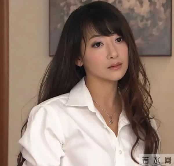 “艳照事件”17年后，她再度翻红，网友：幸好我没有骂过她