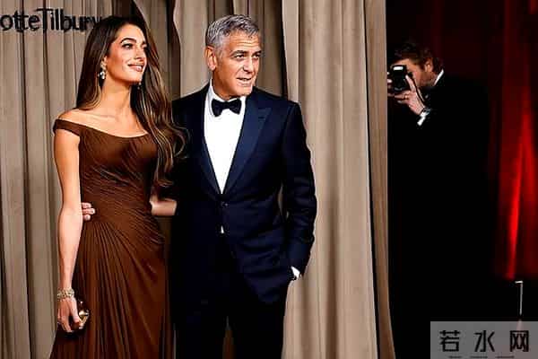 克鲁尼夫妇走红毯真是养眼!47岁美女律师娇妻穿裹身鱼尾裙,真美