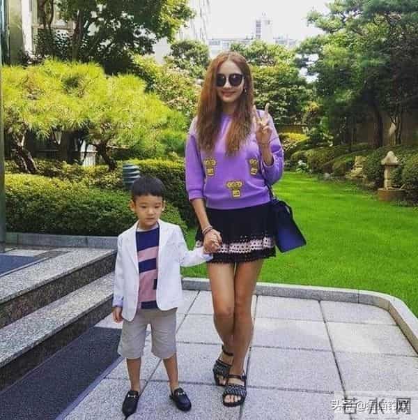 41岁韩彩英复出，首次公开亿万豪宅，全素颜上综艺让人认不出