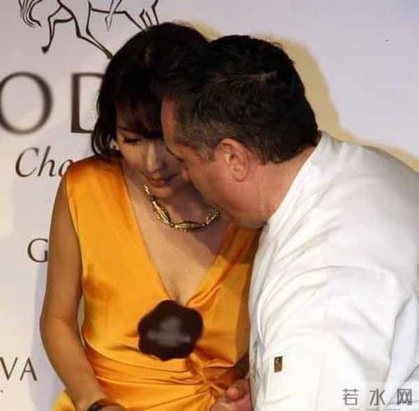 那些长相身材出众的女大明星们，却被老外吃了豆腐