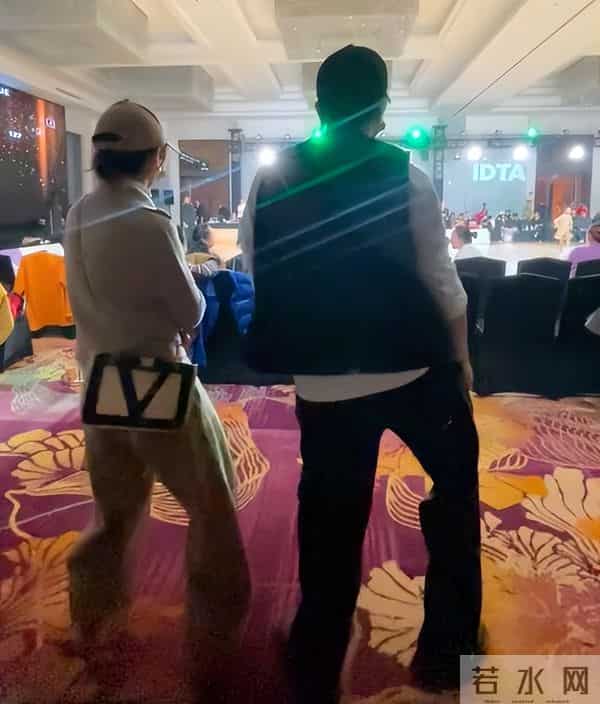 邓超晒与孙俪跳舞视频,庆祝结婚15年:今天是我们的水晶婚