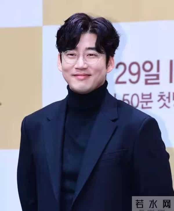 43岁尹启相迎娶白富美，Rain当司仪、郑裕美是伴娘，现场众星云集