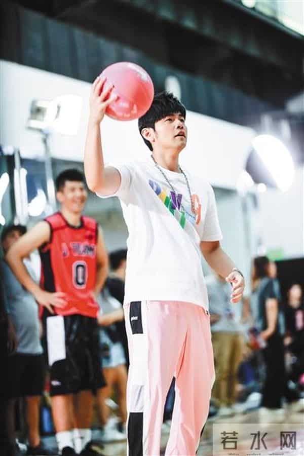 周杰伦《这就是灌篮》十投十进“没剪辑”