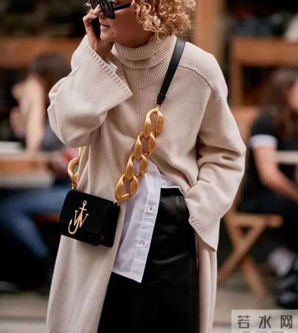 让她们美出天际的包包，居然赢在一根“条”上？