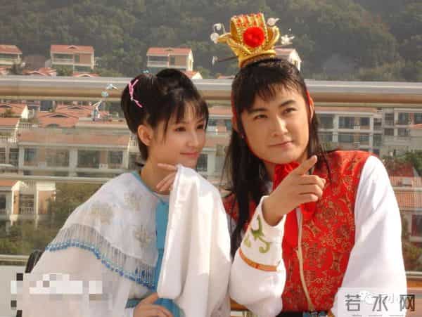 万小刀：征服俄罗斯的“三级女星”