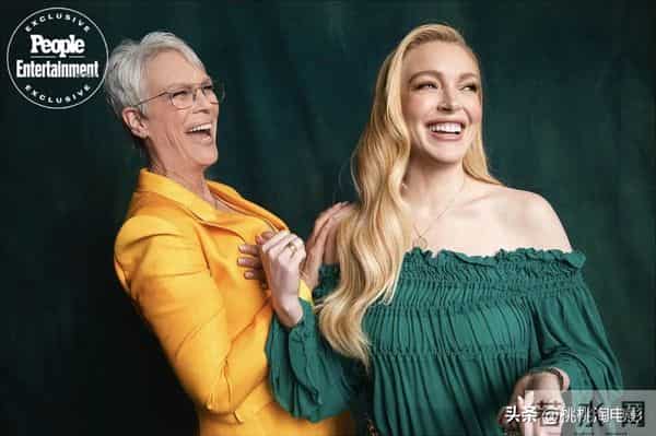 林赛·罗韩亮相捷克版《VOGUE》，金发红唇雍容贵妇造型状态回春