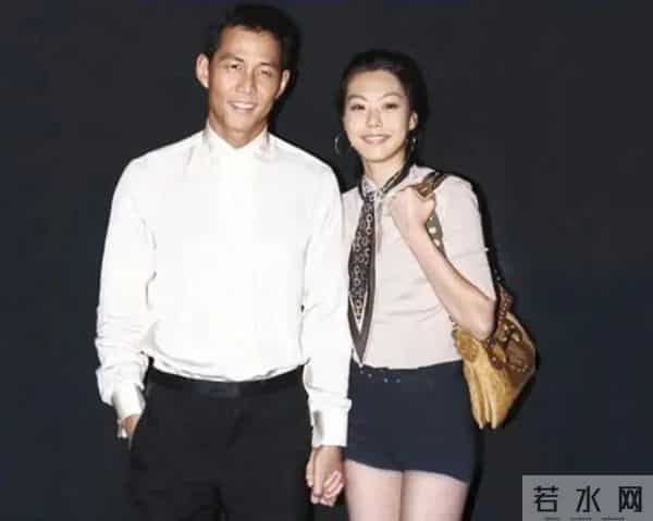 从李政宰到赵寅成,金敏喜的前任都是男神,却恋上大22岁已婚导演