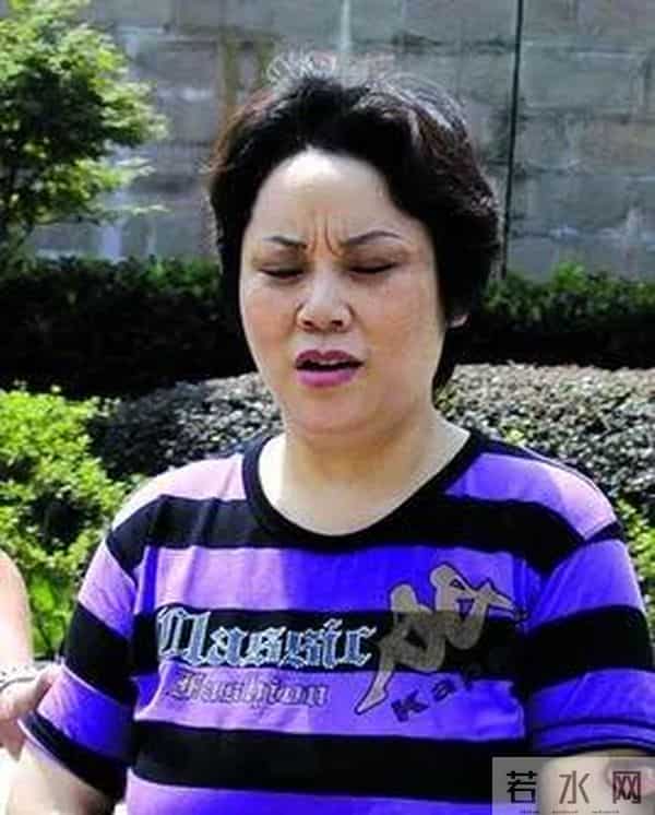 大佬弟媳成重庆女老大：为祸一方18年，包养16个情人风花雪月