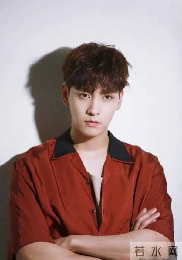 朴信惠官宣结婚,“带球”办婚礼怀孕未足3个月,男方比女方小1岁