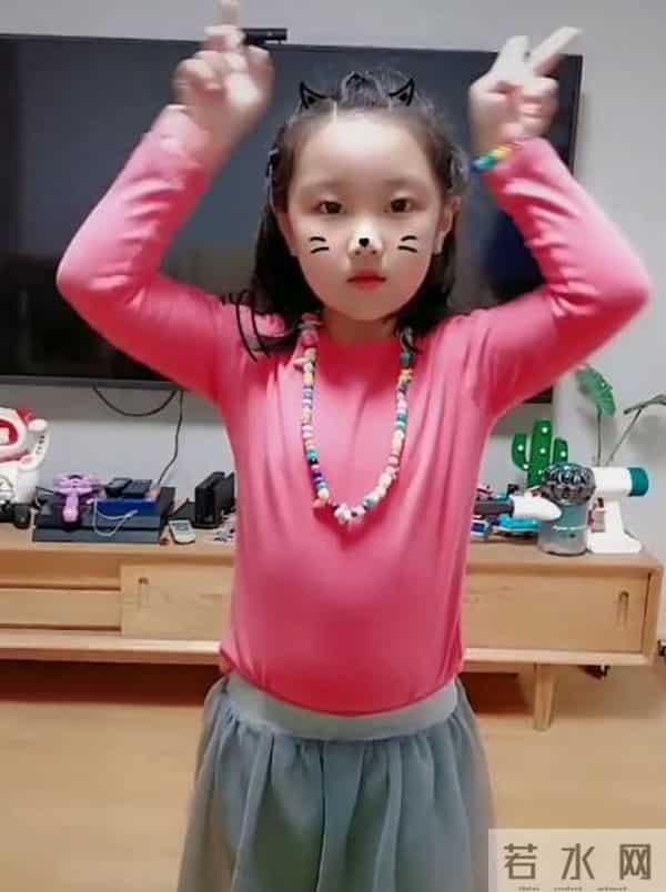 被全民恶搞的“网络小胖”现状:娶了美女经纪人,女儿都6岁了