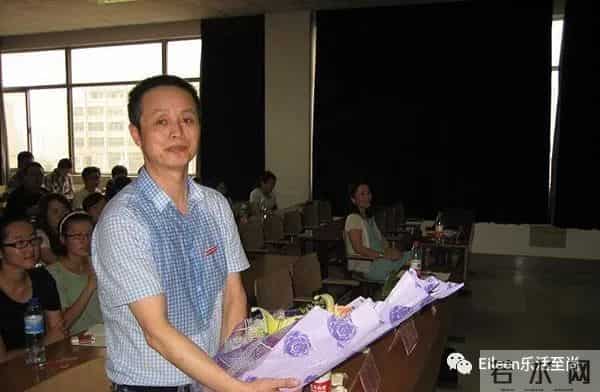 合影被裁？奶茶妹妹的千亿名媛晋级路还有多长？