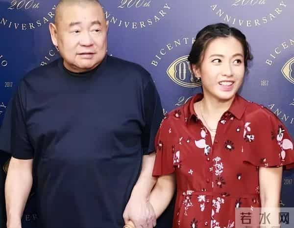 香港狗仔极度疯狂的年代中，底线全无，连明星裸照遗照都不放过