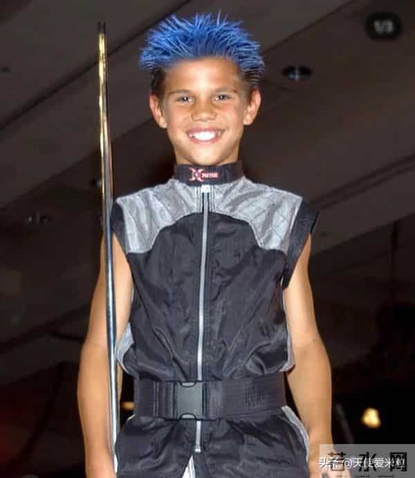 “狼人”泰勒·洛特纳低调订婚,《暮光之城》三主角如今怎样了?