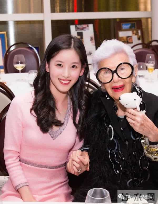 合影被裁？奶茶妹妹的千亿名媛晋级路还有多长？