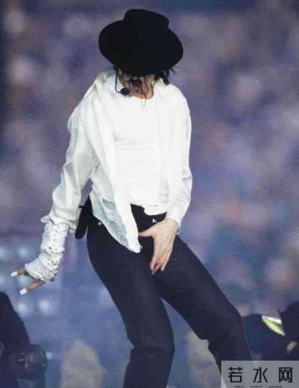 富二代李思捷：25岁靠周星驰，是"巴啦啦小魔仙"导演，却因MJ受议