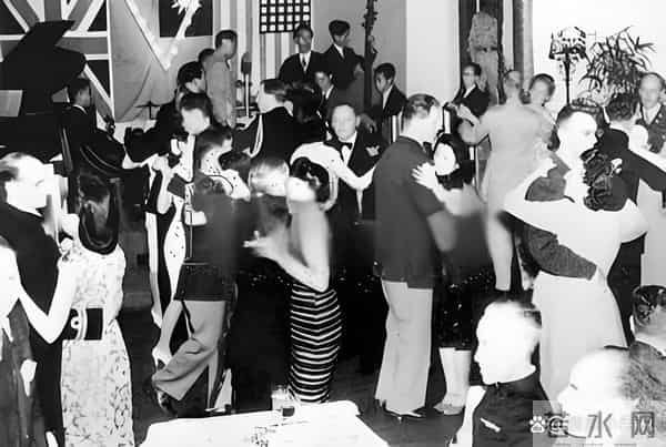 王吉:梅兰芳师妹,从京剧名角到老板,敢拍民国第一组裸体写真!