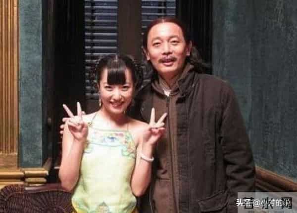 被姜文临时拉来演民女,为护她男工作人员都带头套,赵铭一角成名