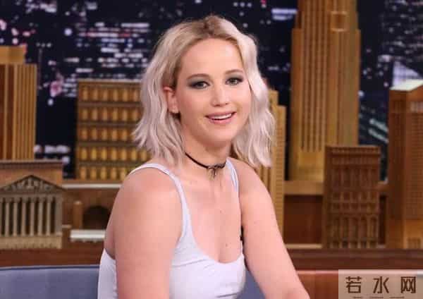 好莱坞性感女神：身材饱满诱惑撩人，艳照泄露后大胆真空逛街