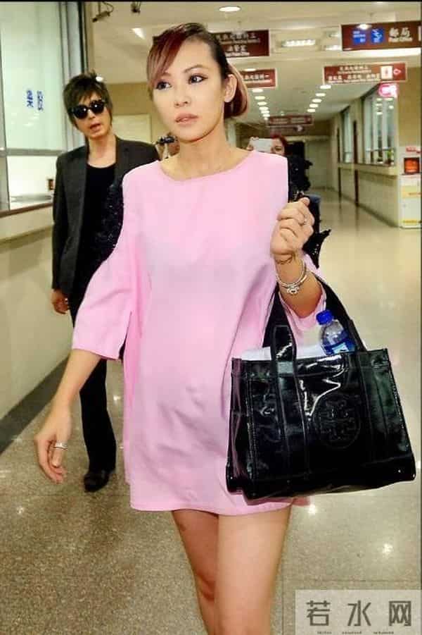 丁小芹罪成入狱之日消失不见,爆料杨千嬅老公抠门,被闺蜜恶整