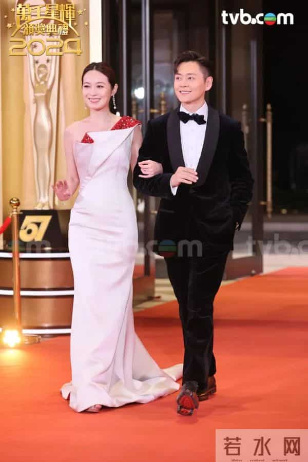 TVB颁奖礼：杨怡紧身礼服抢镜，陈自瑶好美，视后龚嘉欣造型翻车