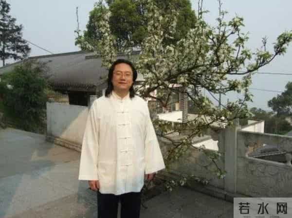 “水下闭气”2小时的李一道长,被拆穿后去美国,混不下去又回国